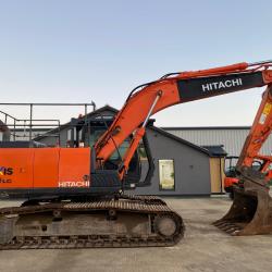 HITACHI ZX210