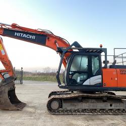 HITACHI ZX210