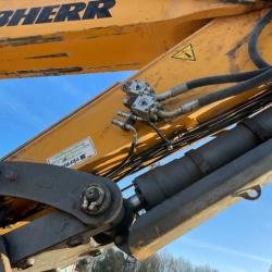 LIEBHERR R946 LC