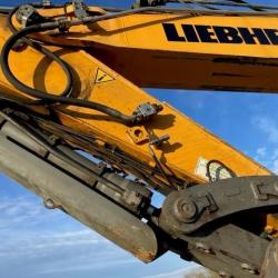 LIEBHERR R946 LC