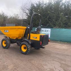 JCB 3t swivel skip