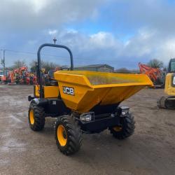 JCB 3t swivel skip